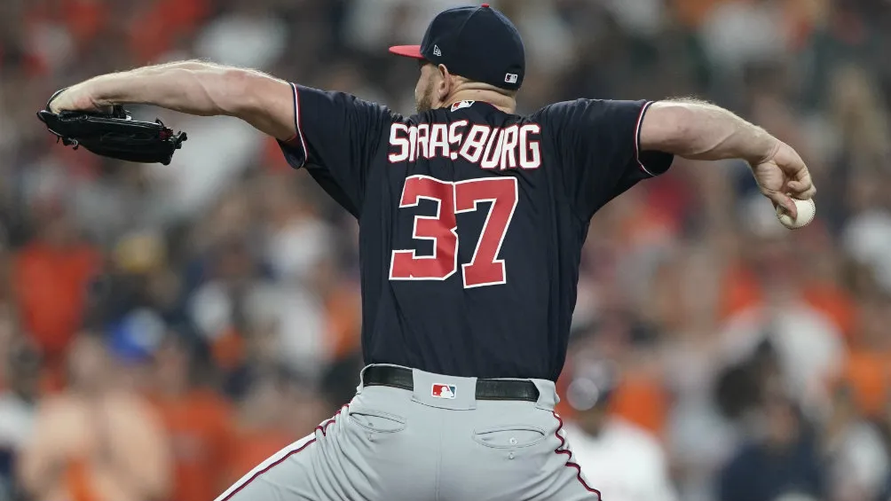 AP El pitcher Stephen Strasburg lanzando la bola