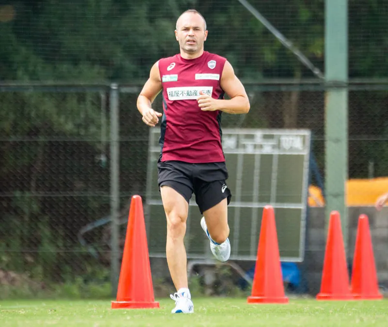 FACEBOOK @VISSELKOBE Iniesta, en un entrenamiento en Japón