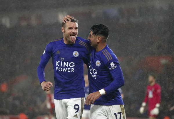 AP Vardy y Pérez celebrando su anotación