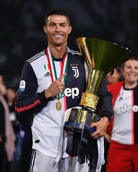 TWITTER @CRISTIANO Cristiano Ronaldo celebrando su primer título con la Juventus