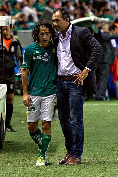 IMAGO7 Gustavo Matosas junto a Matías Britos