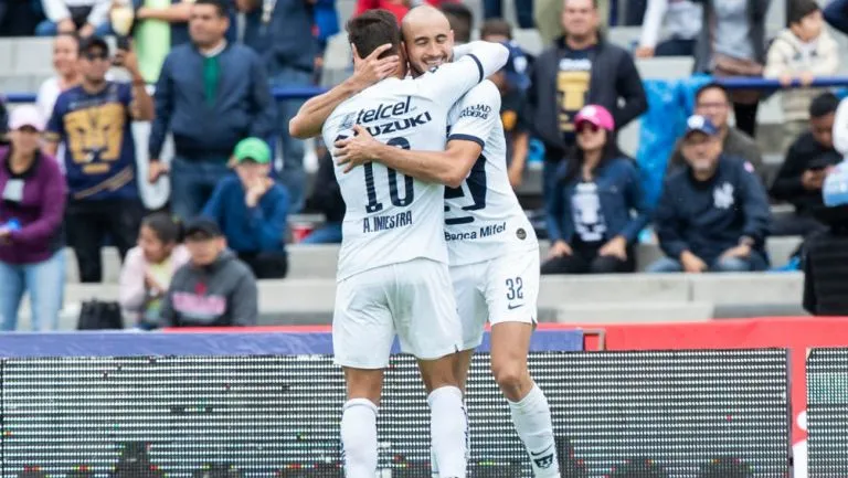 MIGUEL PONTÓN Carlos González celebra el primer gol de Pumas ante Santos