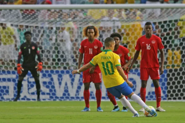 EFE Acción en el partido inaugural entre Brasil y Canadá