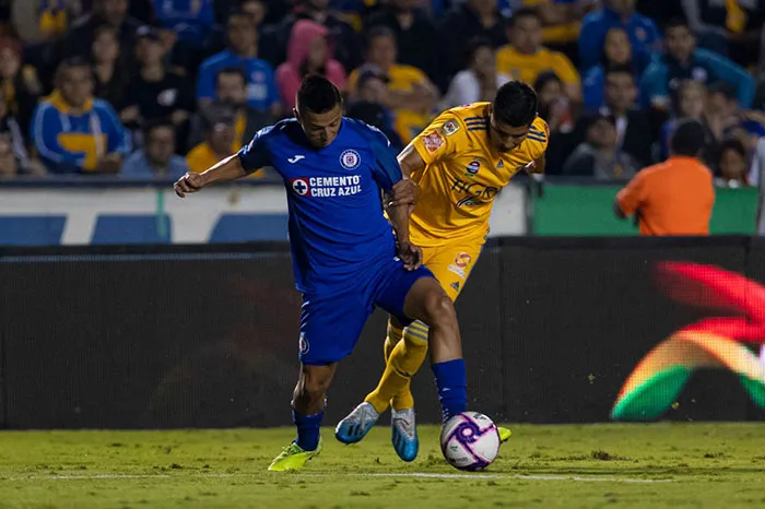 Alvarado, durante partido ante Tigres
