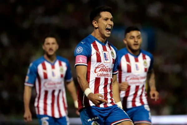 DANIEL GÁMEZ Jesús Molina celebrando su anotación con Chivas