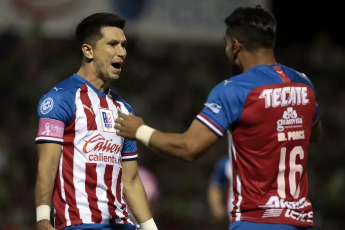 DANIEL GÁMEZ Molina festeja su gol en Chivas