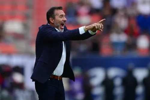 Gustavo Matosas durante un partido del Atlético San Luis