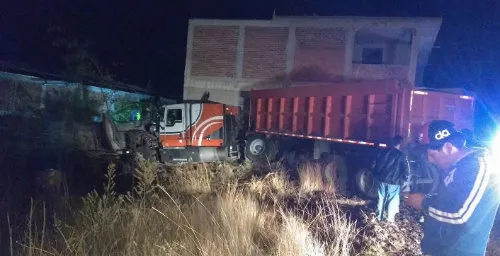 FACEBOOK @amotaccdhidalgo Un camión que sufrió un accidente