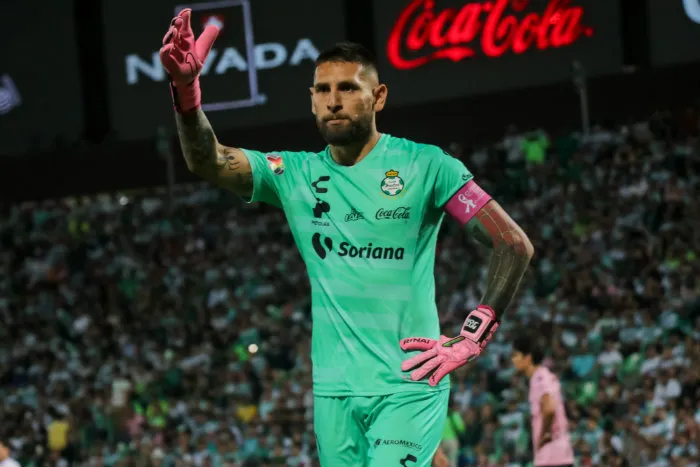 Orozco, durante partido de Santos