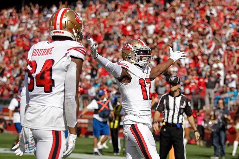 Emmanuel Sanders celebra un touchdown con 49ers