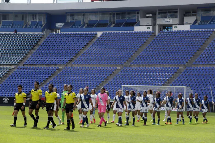 Jugadoras de Puebla y Cruz Azul Femenil