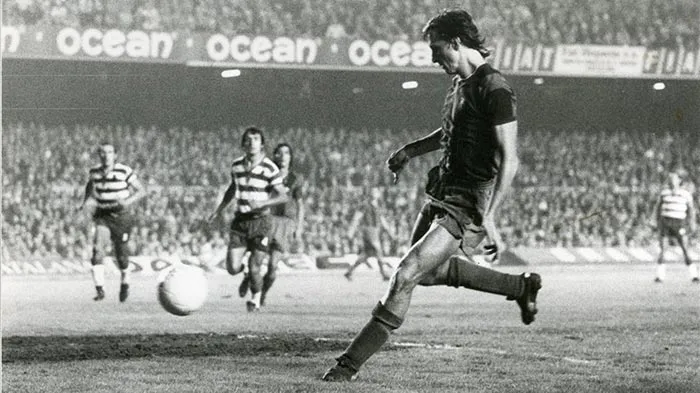 TWITTER @JOHANCRUYFF Cruyff, durante un partido