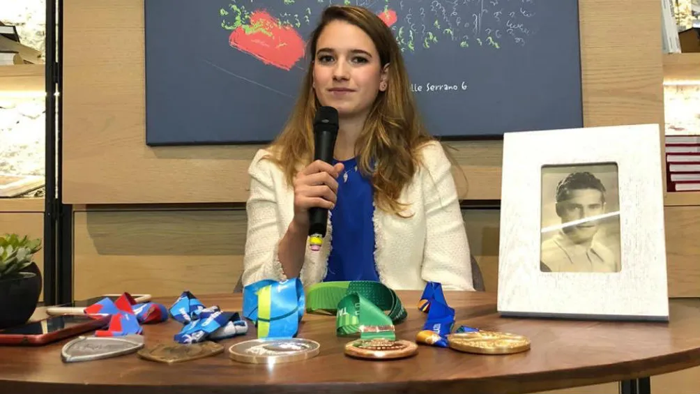 Armería posa con las medallas que ha conseguido con México