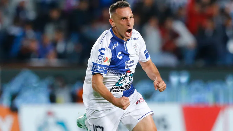 Chaco Giménez celebra una anotación con Pachuca