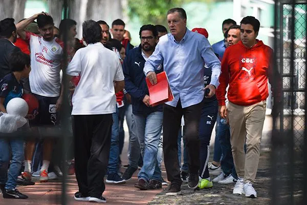 Ricardo Peláez en la práctica de Chivas