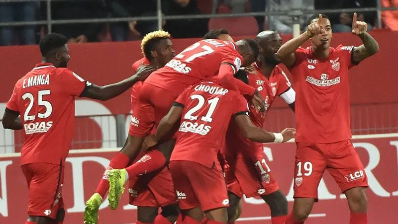 TWITTER @DFCO_Officiel Jugadores del Dijon celebran la victoria contra el PSG