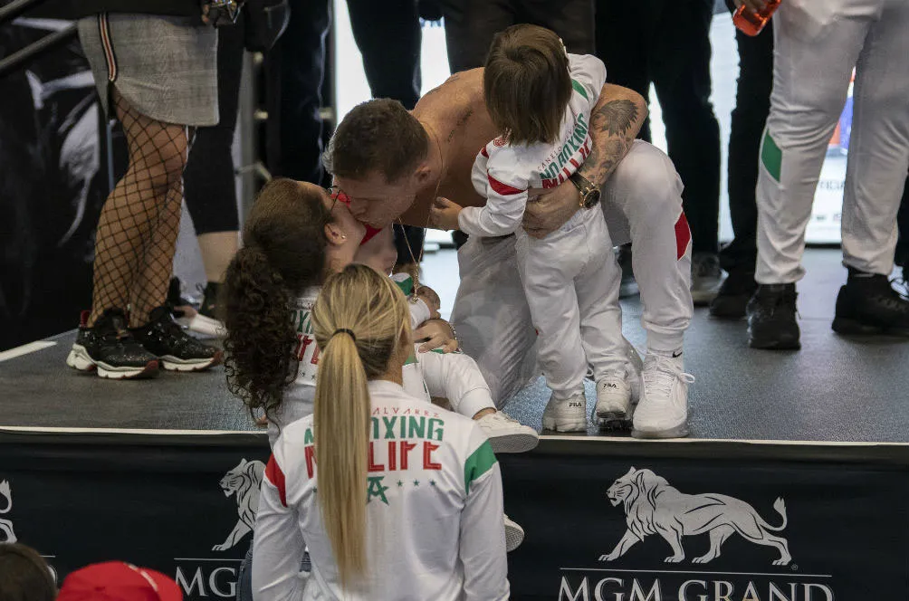 MEXSPORT El Canelo, cercano a su familia