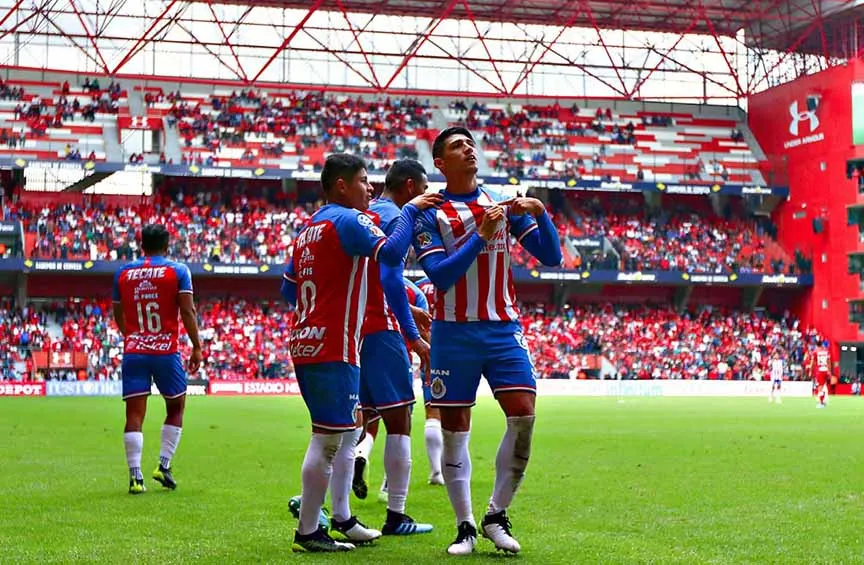 TWITTER@CHIVAS Pulido celebra uno de sus goles en Toluca