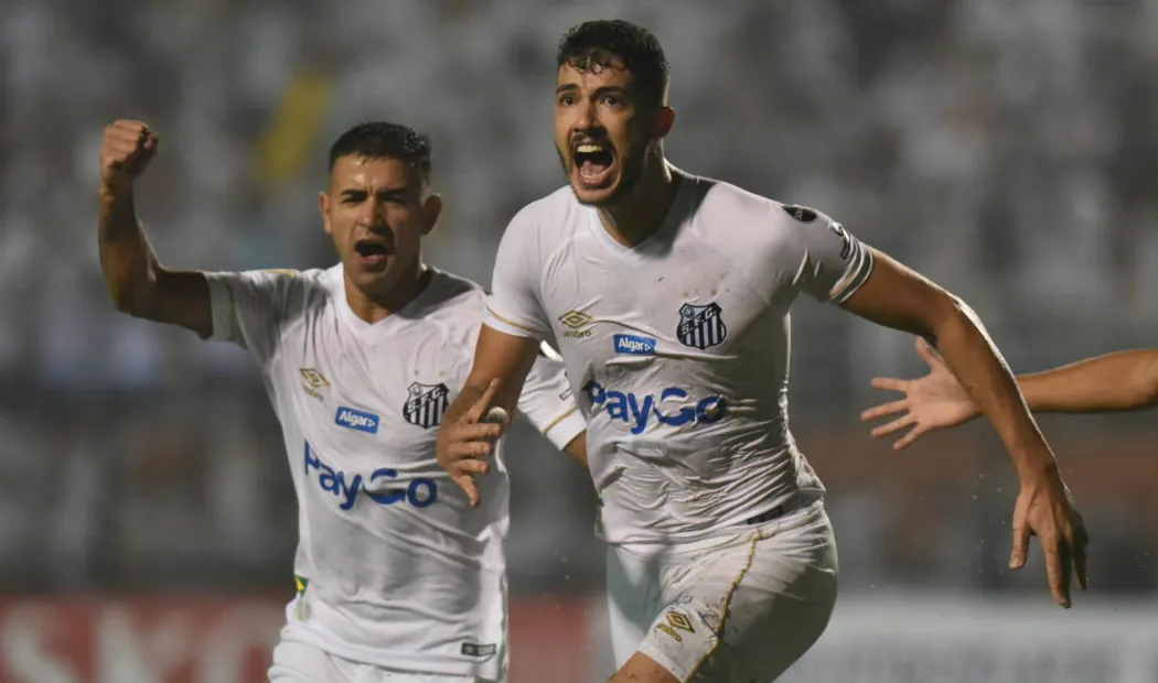 TWITTER @SANTOSFC Gustavo Henrique celebrando un gol con Santos FC