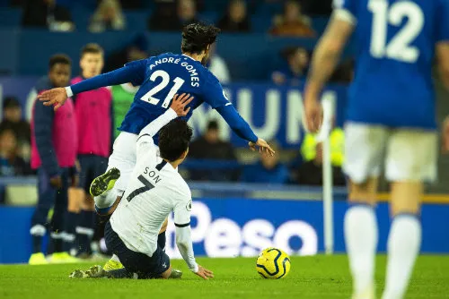 La entrada de Son que lesionó a Gomes