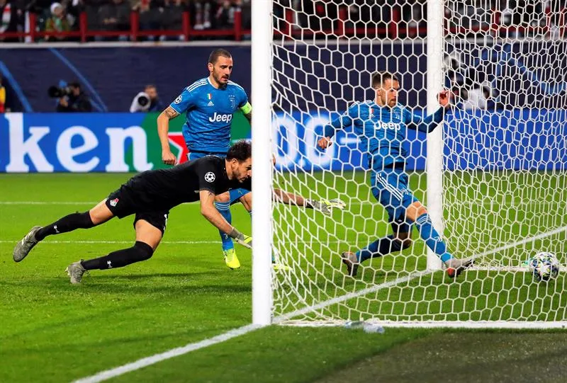 EFE Aaron Ramsey empuja el balón al fondo de las redes