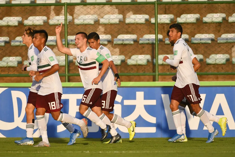 IMAGO7 El capitán del Tri Sub 17 festeja su tanto con sus compañeros