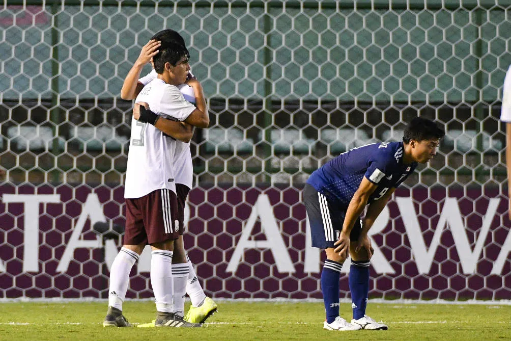 IMAGO7 Jugadores de la Selección Mexicana Sub 17 celebran el pase a Cuartos