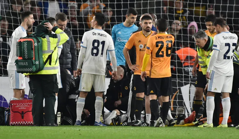 AP Bajrić es atendido tras golpe en la cabeza