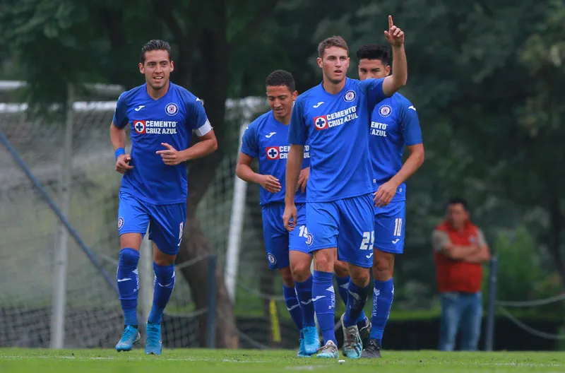 Giménez festeja un gol con la Sub 20 de Cruz Azul
