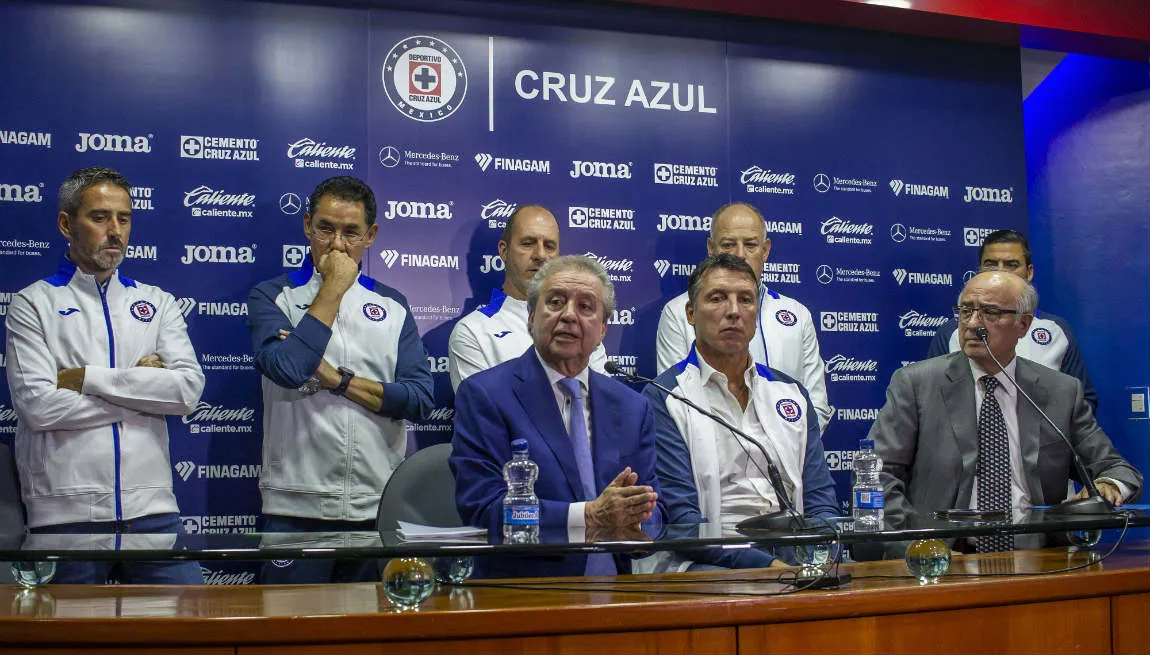 Víctor Garcés en la presentación de Robert Dante Siboldi
