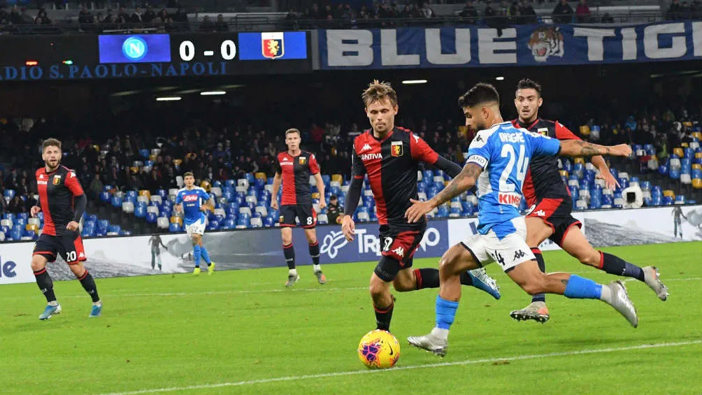 Insignie saca un disparó en el juego de hoy en San Paolo