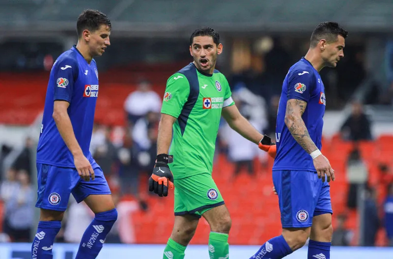 IMAGO7 Corona habla con sus compañeros tras un juego de La Máquina