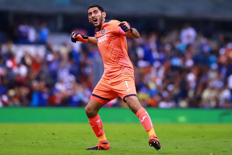 IMAGO7 Chuy festeja un gol de Cruz Azul