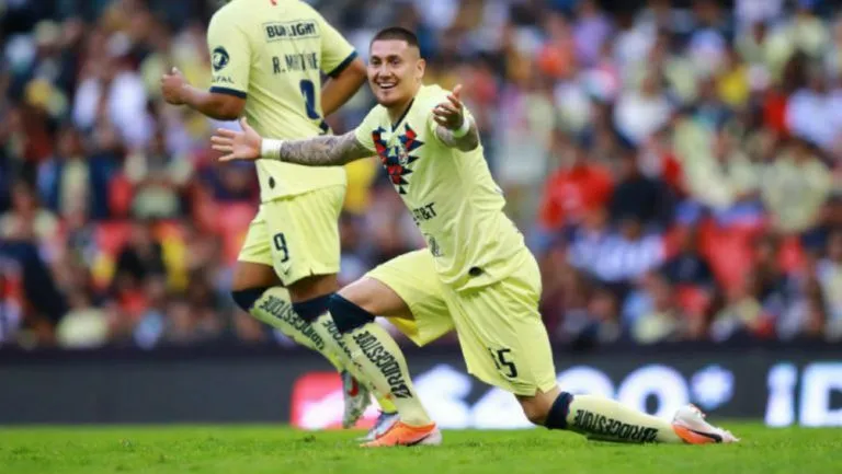 Nico Castillo celebra anotación frente a Rayados