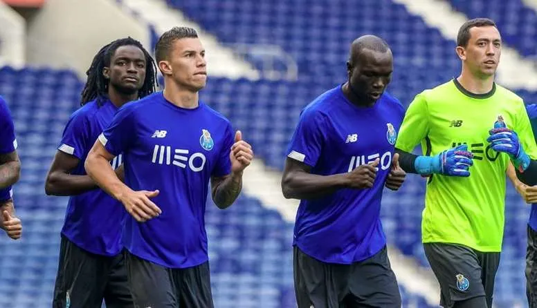 Matheus Uribe en prácticas con Porto