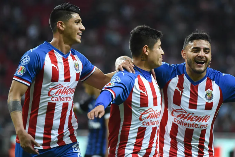 Luis Fernando Tena durante un juego de Chivas