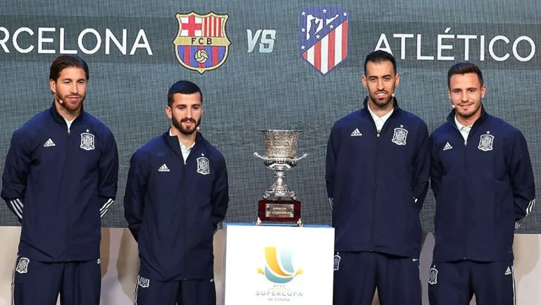 EFE Representantes de los equipos, durante el sorteo