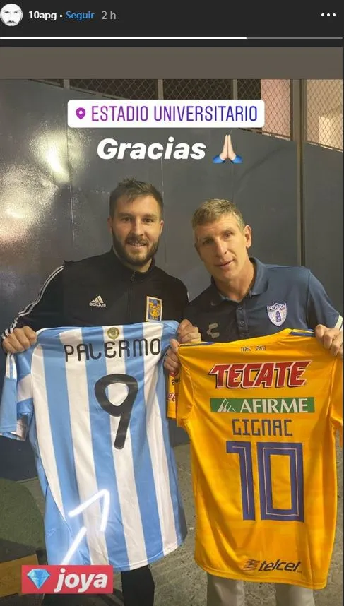 Gignac y Palermo intercambiando playeras