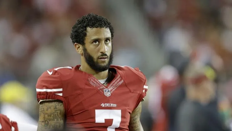 AP Colin Kaepernick en partido con 49ers