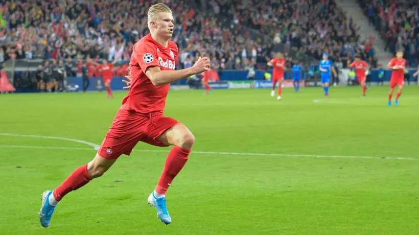 AP Erling Haland durante un juego con el RB Salzburg