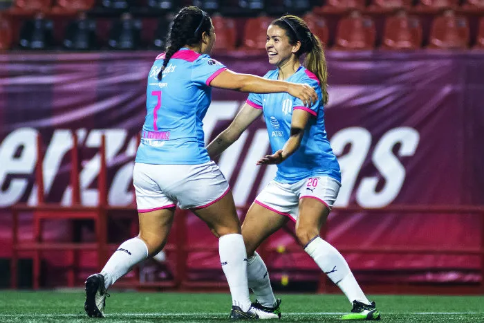 Daniela Solís festeja gol con Rayadas