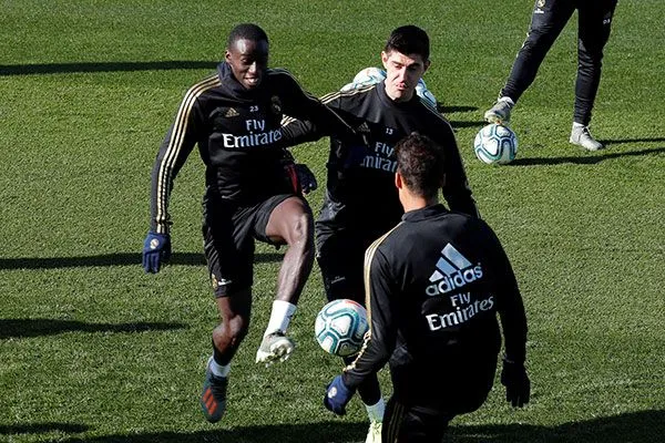 EFE Thibaut Courtois en un entrenamiento con Real Madrid