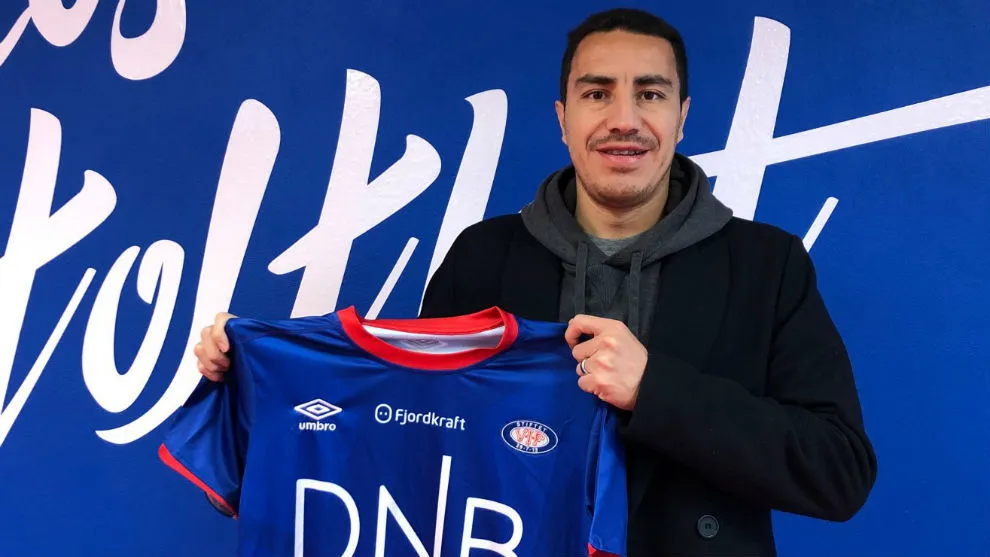 Efraín Juárez presentado con el Valerenga Fotball Oslo