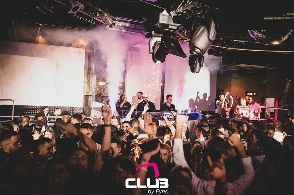 FACEBOOK O'CLUB Una noche en O'Club en Toulouse, Francia