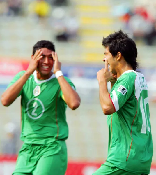 Ever Guzmán celebrando su anotación como seleccionado sub 17