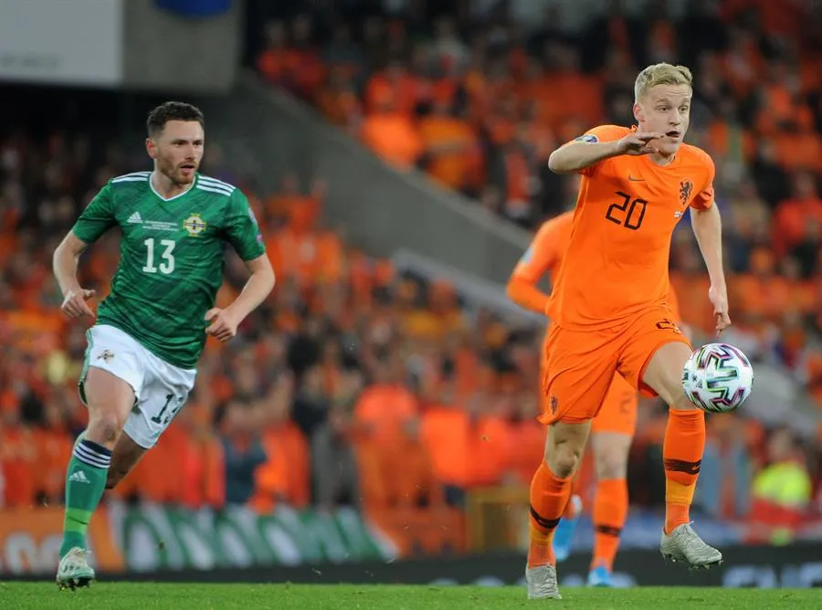 Donny conduce la redonda en juego frente a Irlanda del Norte