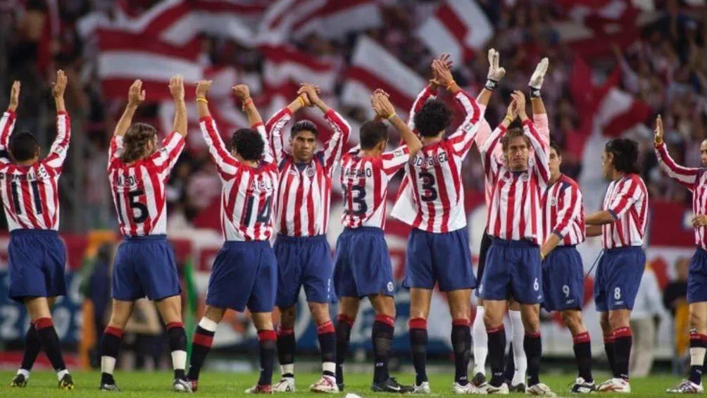 TWITTER@CARLOSSALCIDO7 Salcido en su primera etapa con Chivas