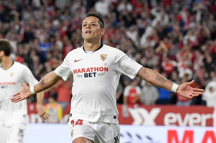 Chicharito, en un partido del Sevilla