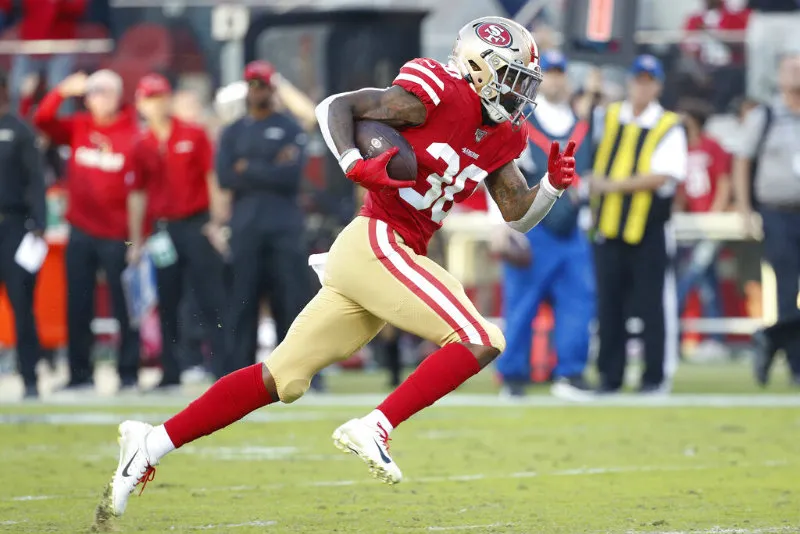 AP Jeff Wilson se escapa a velocidad