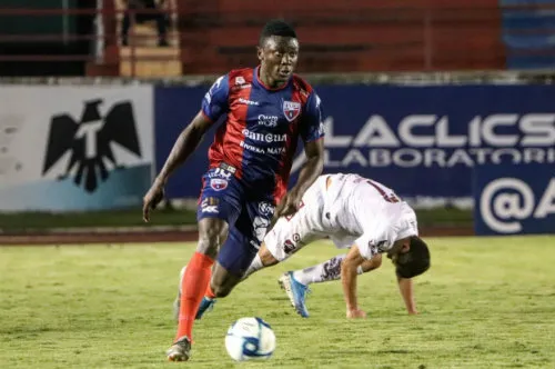 TWITTER @Atlante Jugadores de Atlante y Mineros disputan un balón